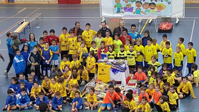 Balonmano Aragón recogida de libros solidarios
