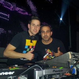 DJ Joker y Erik Romero, en una sesión. Facebook